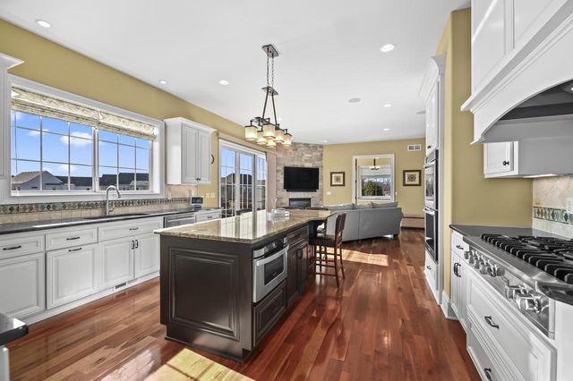 2907 Broken Arrow COURT, Waukesha, WI 53189