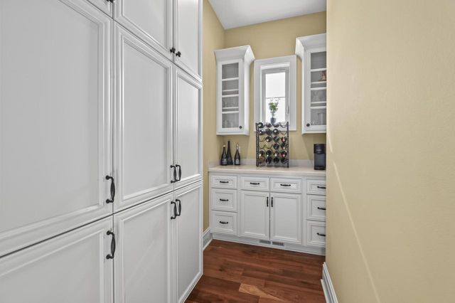 2907 Broken Arrow COURT, Waukesha, WI 53189