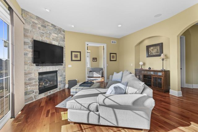 2907 Broken Arrow COURT, Waukesha, WI 53189