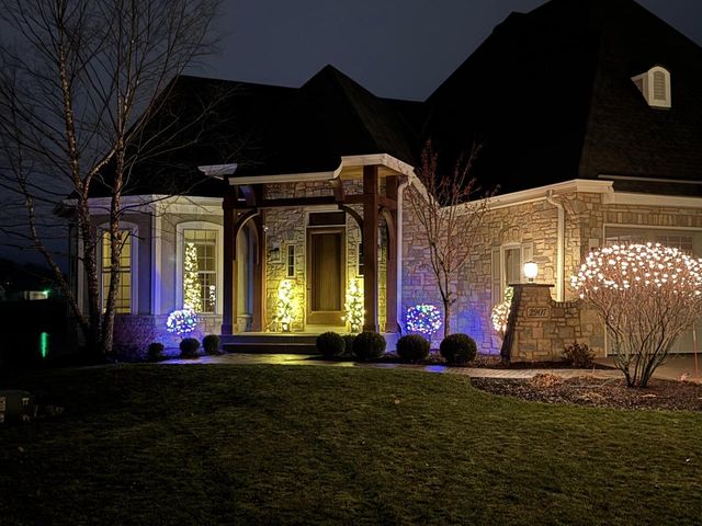 2907 Broken Arrow COURT, Waukesha, WI 53189