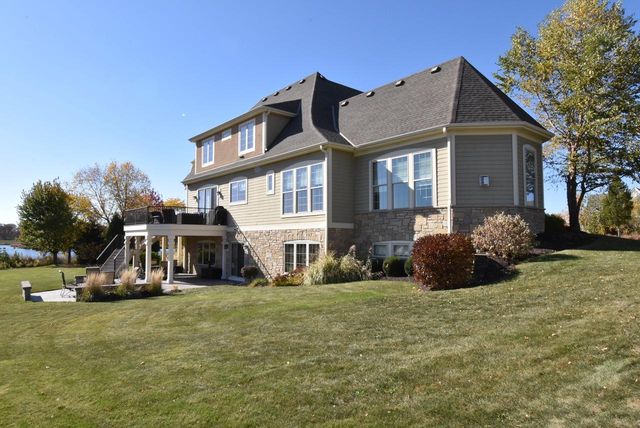 2907 Broken Arrow COURT, Waukesha, WI 53189