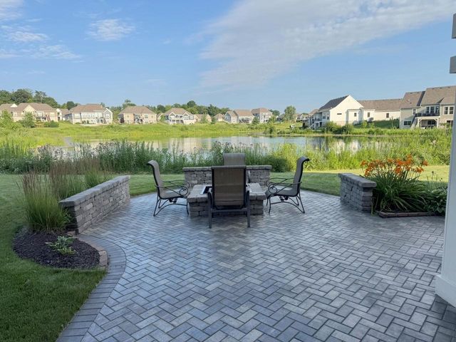 2907 Broken Arrow COURT, Waukesha, WI 53189