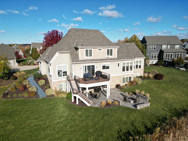 2907 Broken Arrow COURT, Waukesha, WI 53189