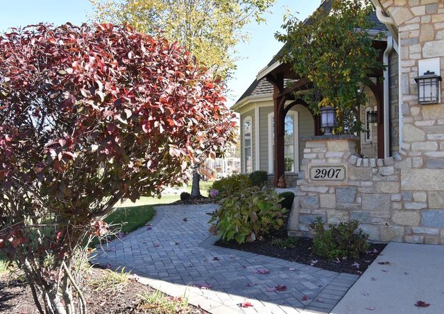 2907 Broken Arrow COURT, Waukesha, WI 53189