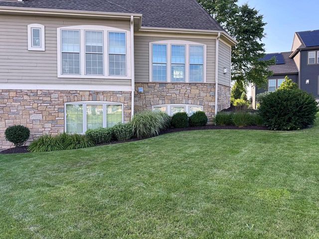 2907 Broken Arrow COURT, Waukesha, WI 53189