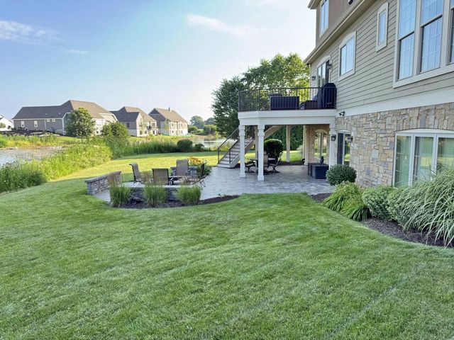 2907 Broken Arrow COURT, Waukesha, WI 53189