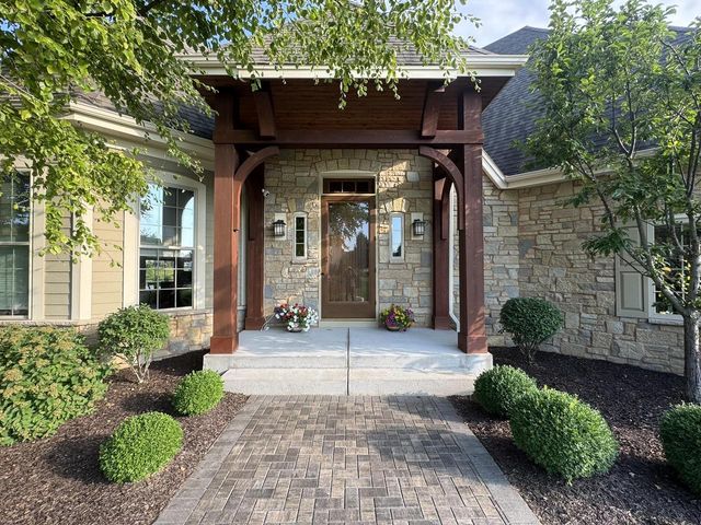 2907 Broken Arrow COURT, Waukesha, WI 53189