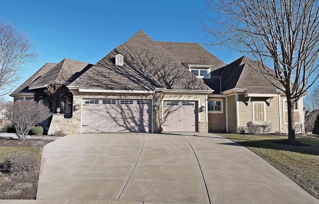 2907 Broken Arrow COURT, Waukesha, WI 53189