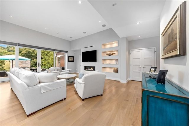 2 Black Rock Dr 21, Hingham, MA 02043