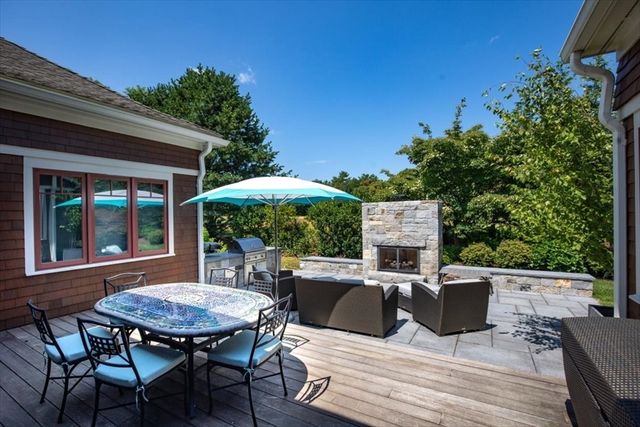 2 Black Rock Dr 21, Hingham, MA 02043