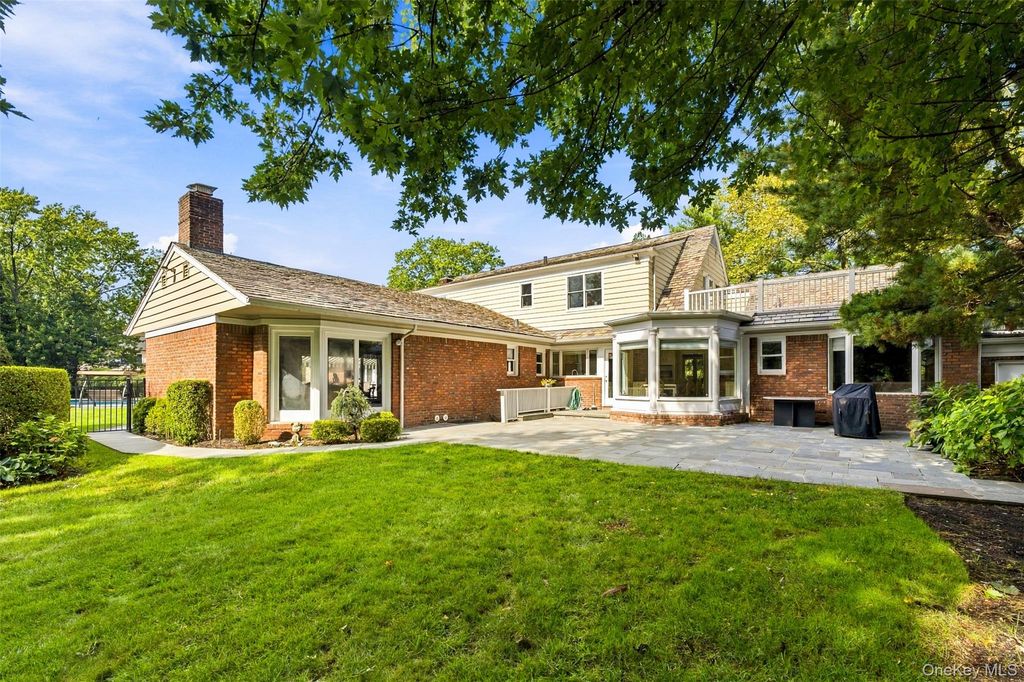 1335 Club Drive, Hewlett, NY 11557 — photo 2