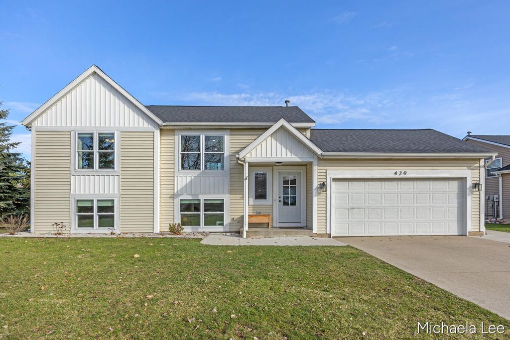 429 Plum Street, Wayland, MI 49348