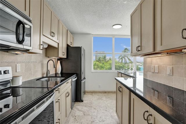 2639 N Riverside Dr 206, Pompano Beach, FL 33062