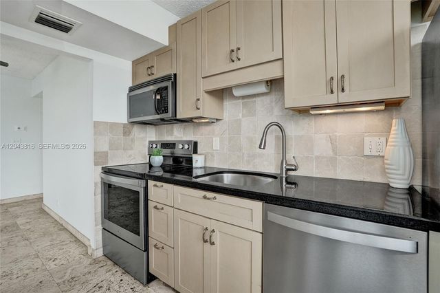 2639 N Riverside Dr 206, Pompano Beach, FL 33062