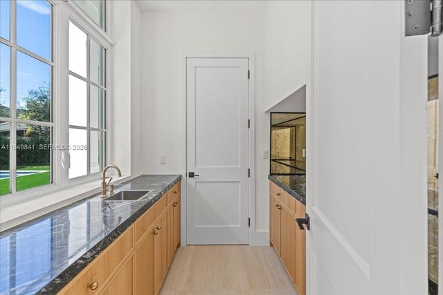 5940 SW 100th Ter, Pinecrest, FL 33156