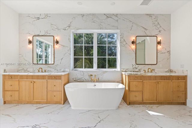 5940 SW 100th Ter, Pinecrest, FL 33156