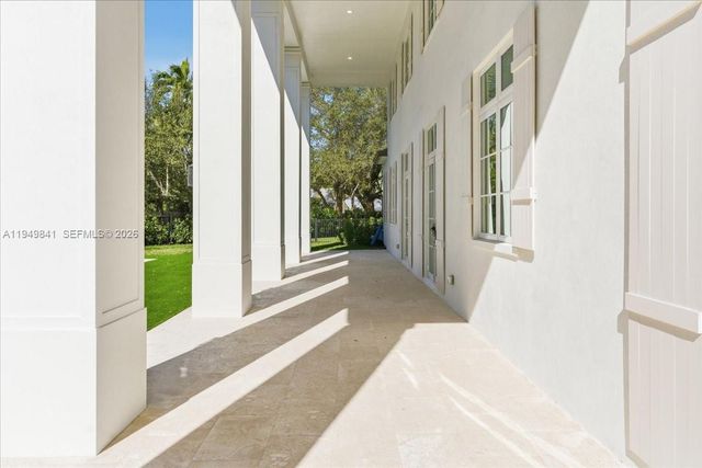 5940 SW 100th Ter, Pinecrest, FL 33156