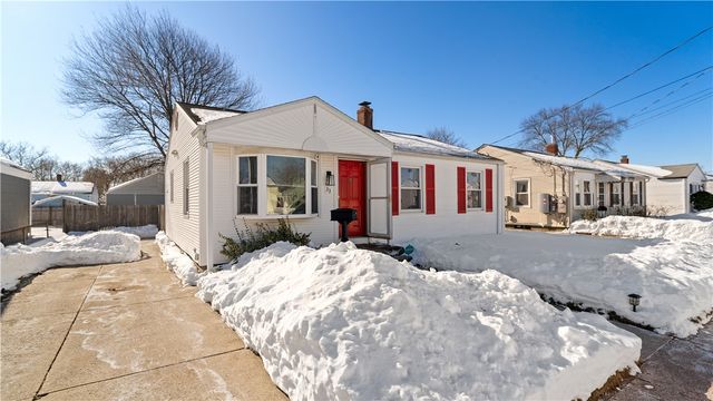 33 Dover Street, Pawtucket, RI 02860
