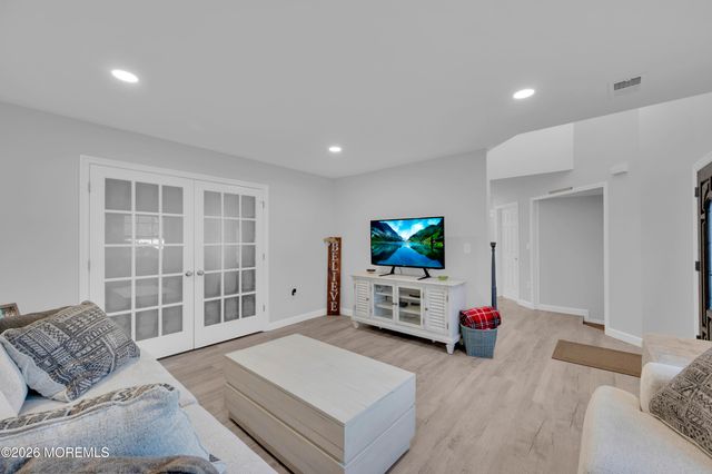 82 Moonlight Court, Toms River, NJ 08753