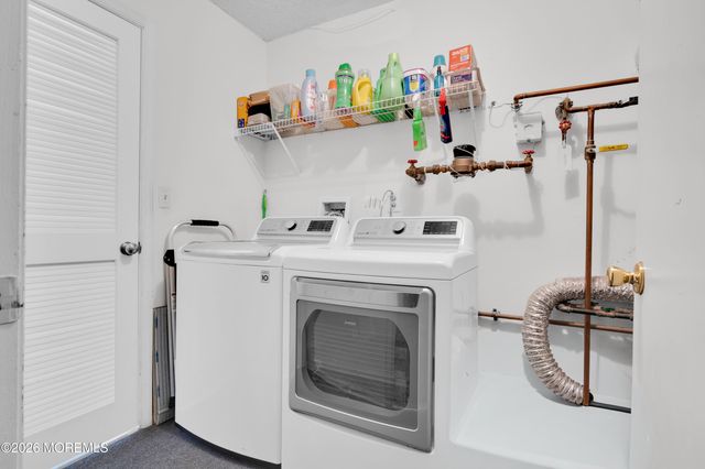 82 Moonlight Court, Toms River, NJ 08753