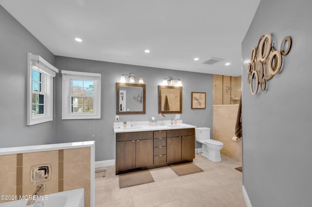 82 Moonlight Court, Toms River, NJ 08753