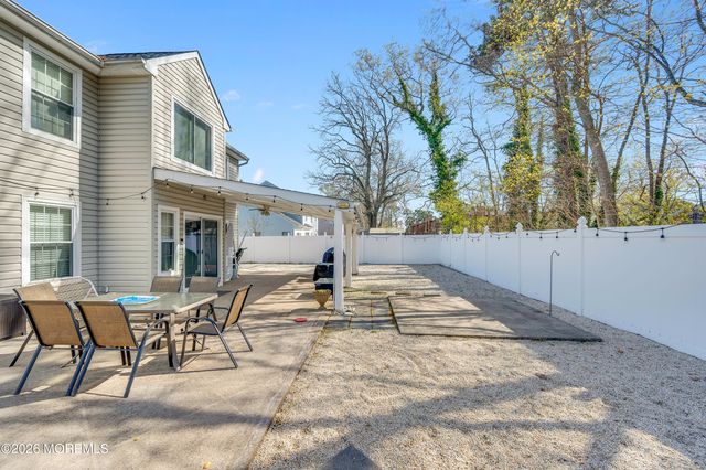 82 Moonlight Court, Toms River, NJ 08753