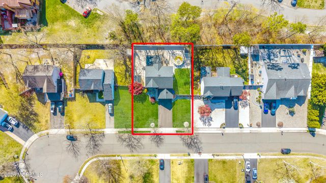 82 Moonlight Court, Toms River, NJ 08753