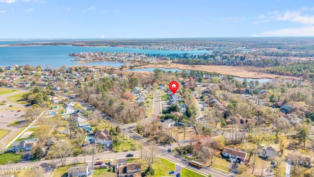 82 Moonlight Court, Toms River, NJ 08753