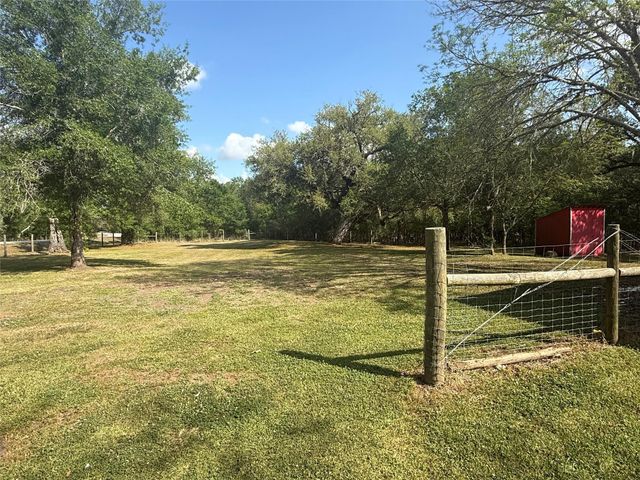 5202 Kincer Road, Damon, TX 77430