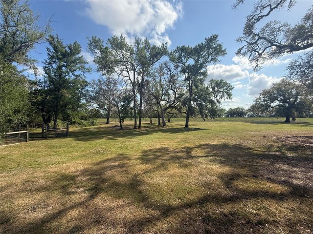 5202 Kincer Road, Damon, TX 77430