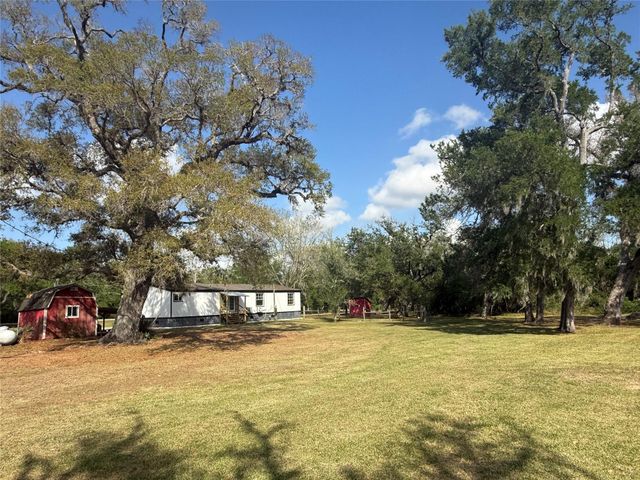 5202 Kincer Road, Damon, TX 77430