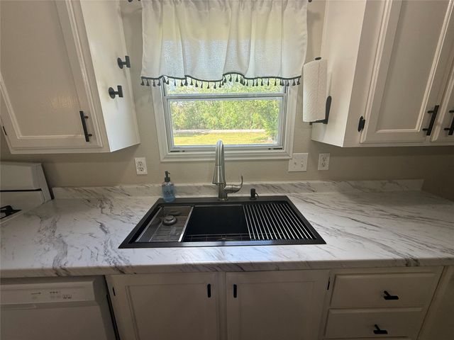 5202 Kincer Road, Damon, TX 77430