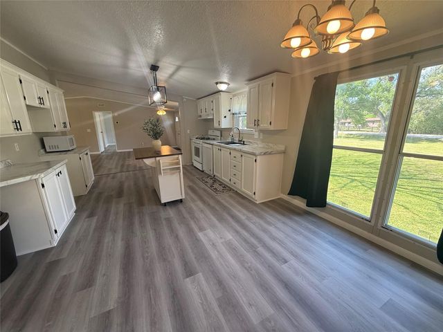 5202 Kincer Road, Damon, TX 77430