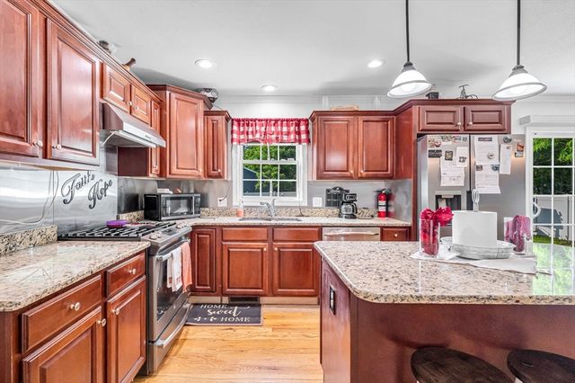 31 Acrebrook Rd, Springfield, MA 01129