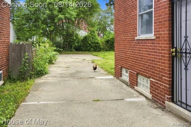 11411 Flanders, Detroit, MI 48205