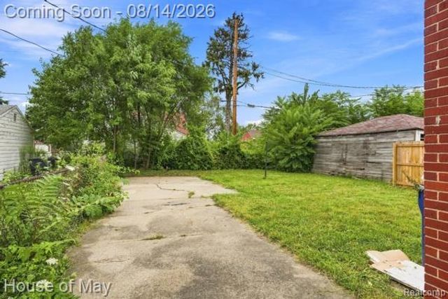 11411 Flanders, Detroit, MI 48205