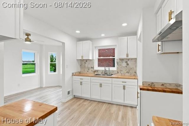 11411 Flanders, Detroit, MI 48205