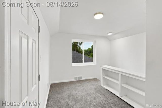 11411 Flanders, Detroit, MI 48205