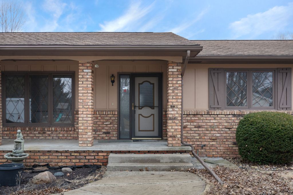 67 Crestview Drive, Geneseo, IL 61254
