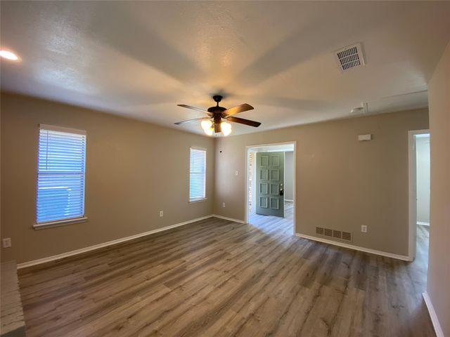 2311 Kingsford Court, Arlington, TX 76017