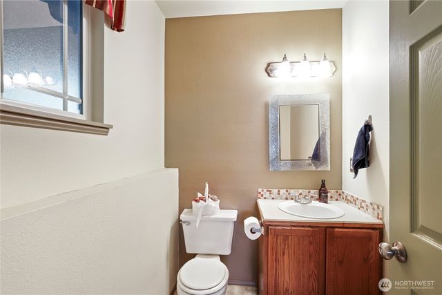 7529 Bridge Place NE, Bremerton, WA 98311