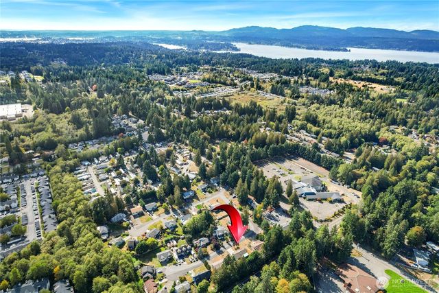 7529 Bridge Place NE, Bremerton, WA 98311