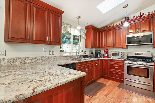 7529 Bridge Place NE, Bremerton, WA 98311