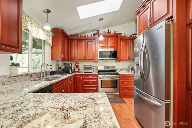 7529 Bridge Place NE, Bremerton, WA 98311