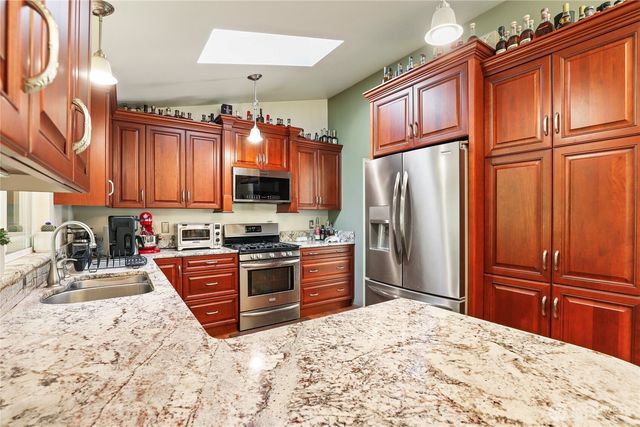 7529 Bridge Place NE, Bremerton, WA 98311