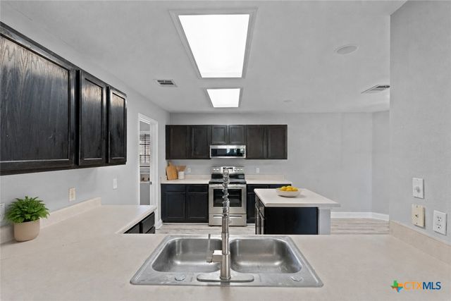 551 Thicket Lane, Kyle, TX 78640