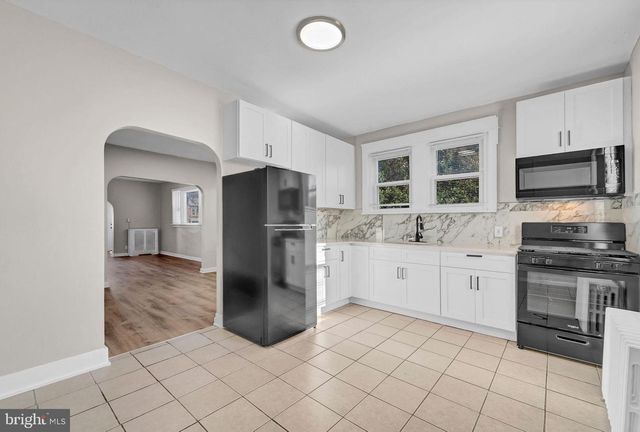 2791 YORKSHIP RD, Camden, NJ 08104