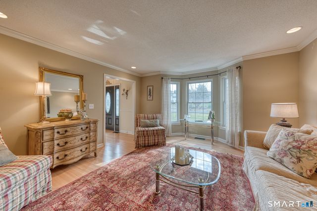 33 Saint Andrews, Glastonbury, CT 06033