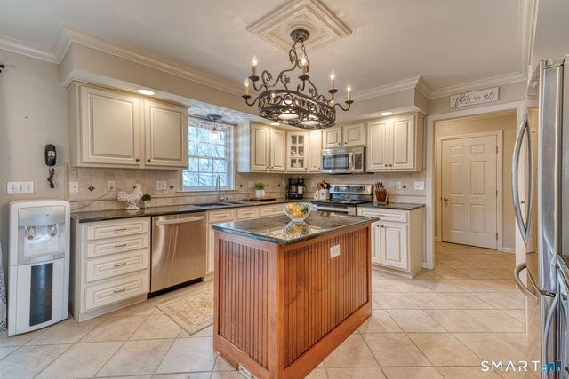 33 Saint Andrews, Glastonbury, CT 06033