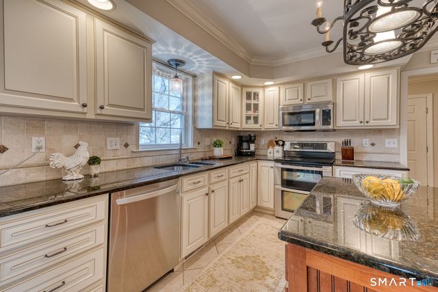 33 Saint Andrews, Glastonbury, CT 06033